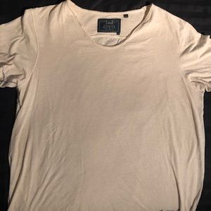 L Guess T-Shirt